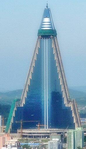 ryugyong_hotel_under_construction_on_26_august_2009.jpg